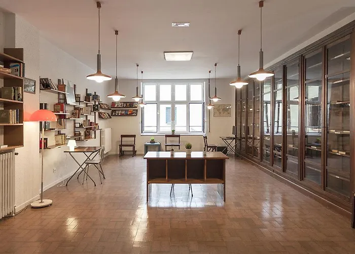 A In The Auberge de jeunesse Saint-Sébastien